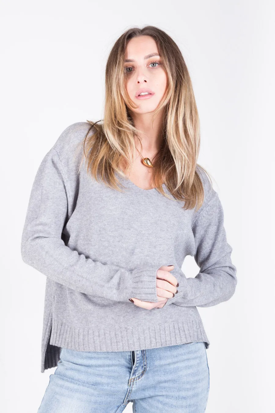 Classic v-neck knit sweater wholesale