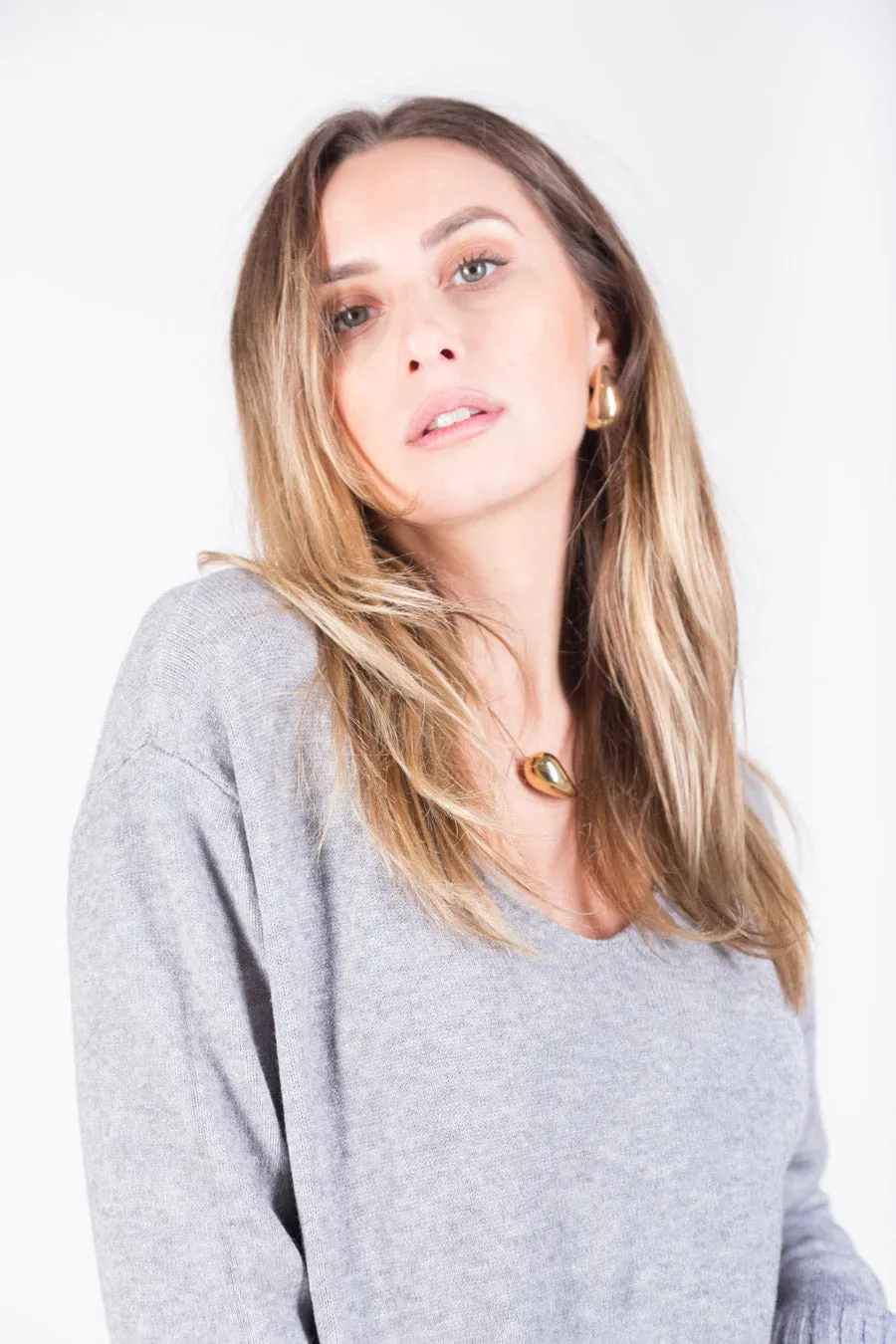 Classic v-neck knit sweater wholesale