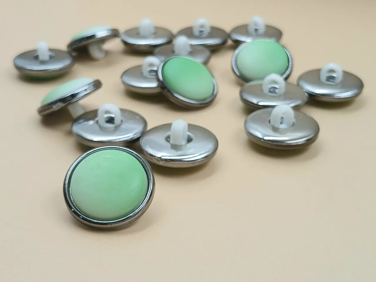 Green & Silver White Color Circular Down Hole Polyester Buttons